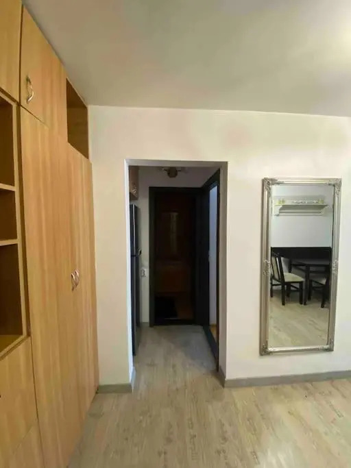 Lovely 1 bedroom cando with free parking.