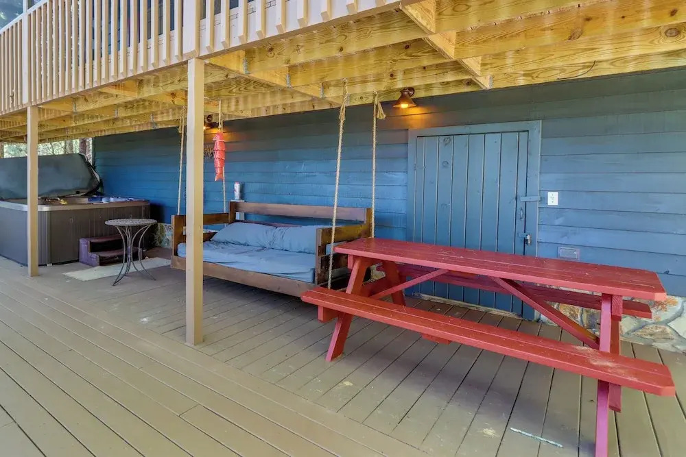 Luxe Fightingtown Creek Cabin: 2 King Suites & Spa