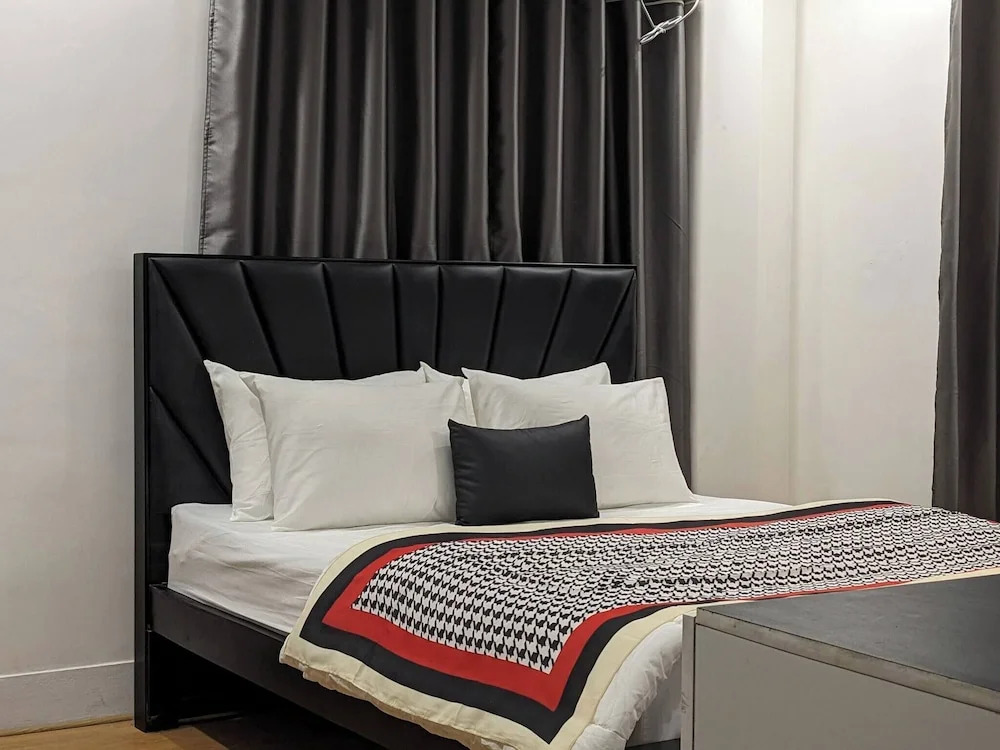 Minimalist Apt at DAC Intl Airport Msg to Avail Special Offer for Flight Catcher