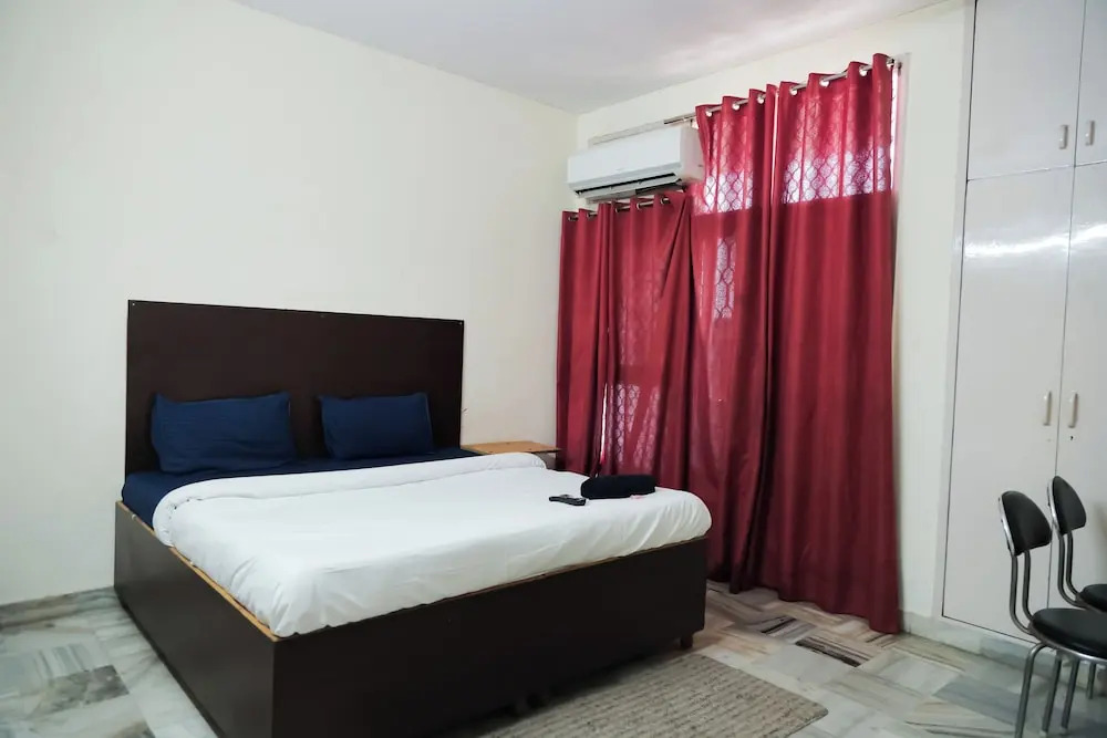 Roomshala 112 Hotel Blissbourn