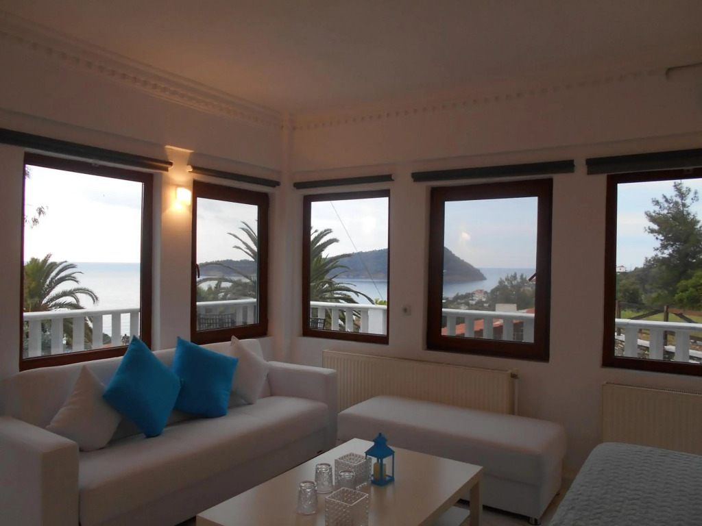 Kinira Beach Hotel