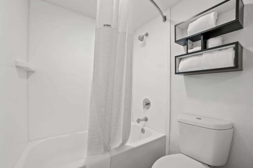 Howard Johnson by Wyndham Columbus Fort Benning