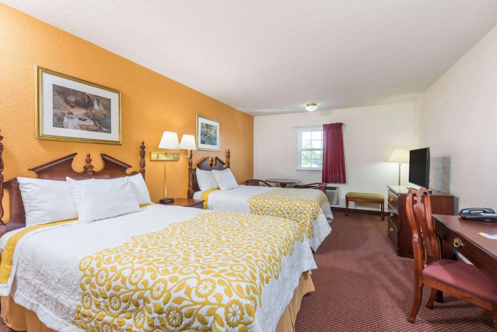 Days Inn by Wyndham Amherst OH - Near Cleveland Cedar Point & Lake Erie
