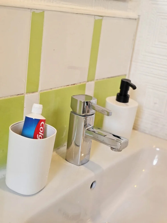 Cosy 3-bed Semi-detached House in Bradford