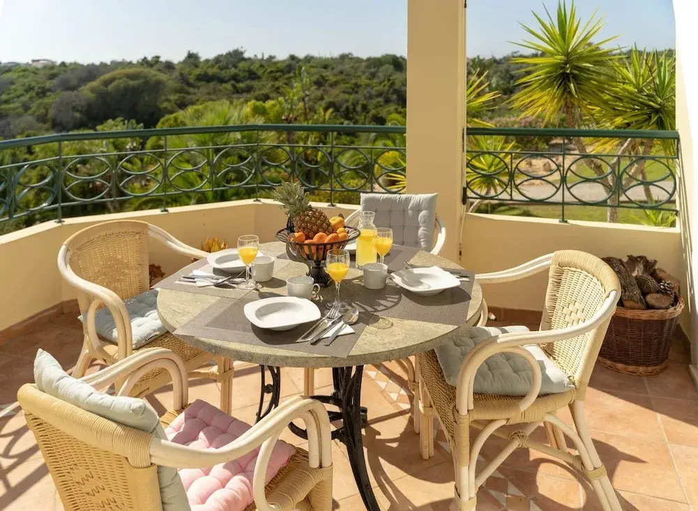 49 Presa da Moura Superbly 2 Bed Townhouse Clos