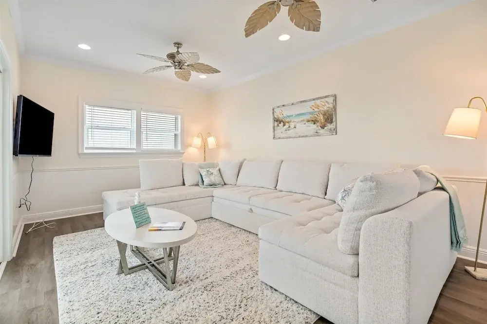 Shamrock Shores - Gulf Front West End Pet Friendly Property With Room For Everyone. 3 Master Suites! 6 Bedroom Home by RedAwning