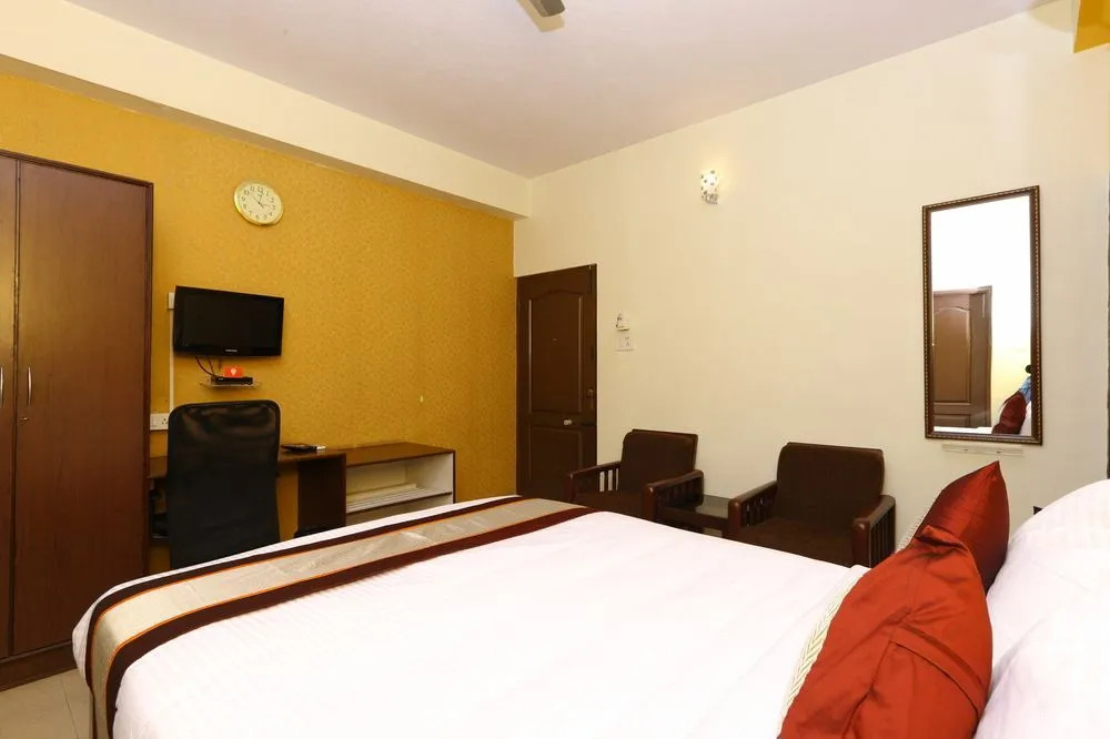 OYO Flagship 475 Audi Nivas, North Usman Road
