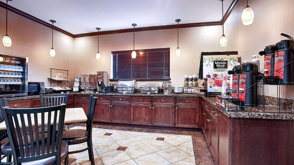 Best Western Plus Royal Mountain Inn & Suites