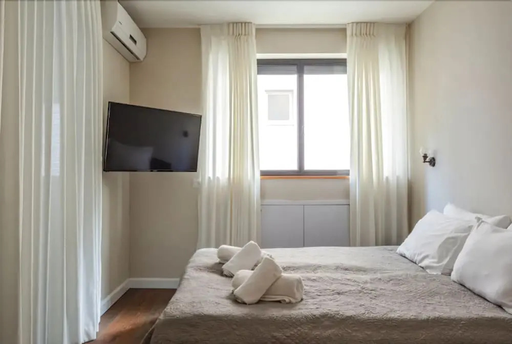 Diagonal-Stay Residency