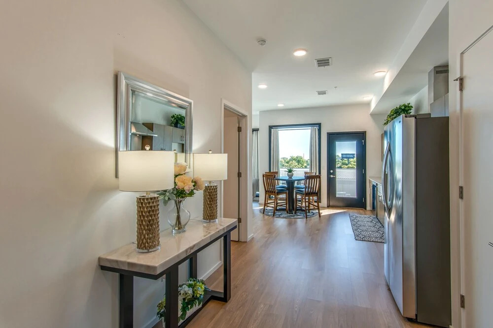 920un315 1 Bedroom Condo