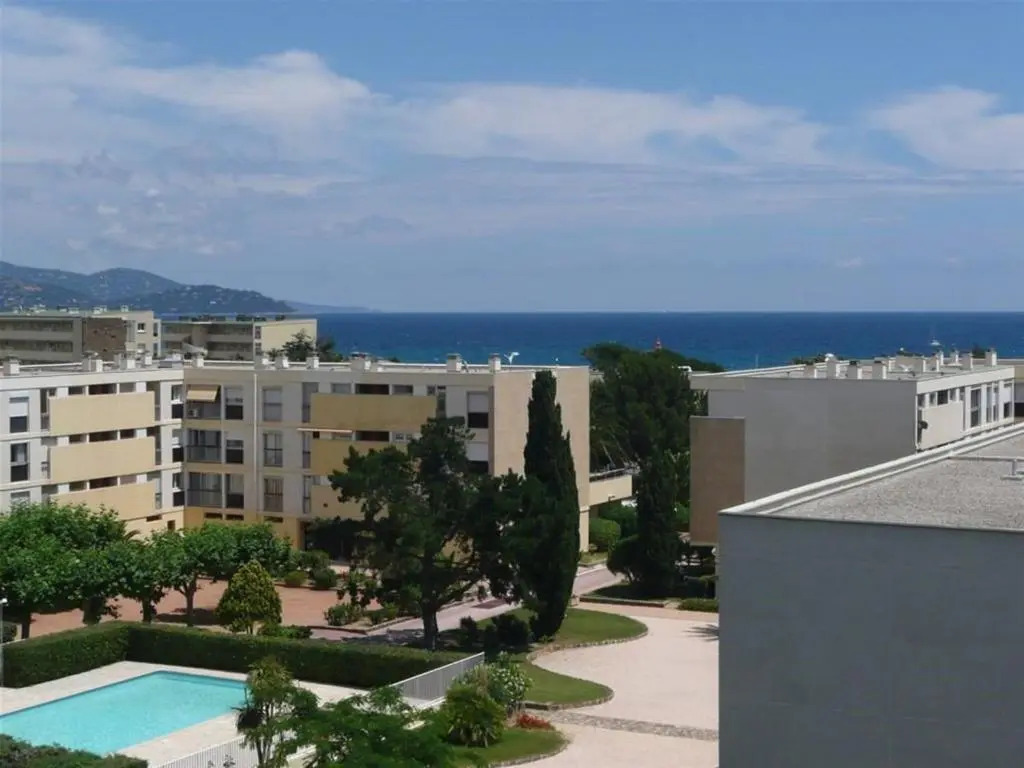 Appartement Le Lavandou, 2 pièces, 4 personnes - FR-1-251-384