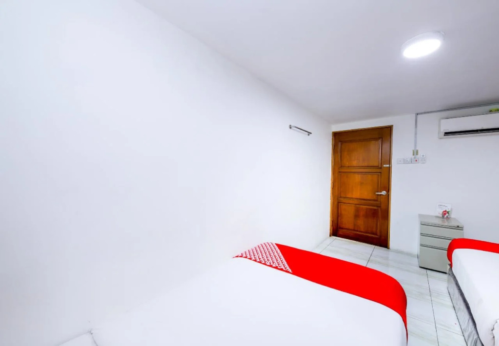 OYO 334 Everest Hotel