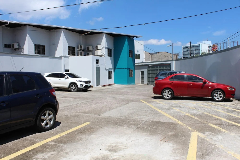 Dolphin Hotel