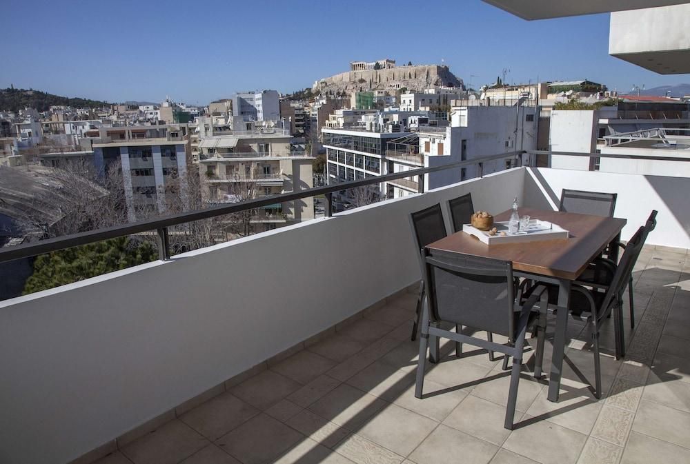 Elegant residence with Panoramic view to Acropolis by GHH