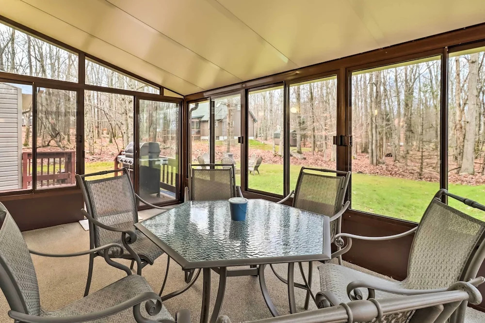 Near Big Boulder Mtn: Cabin w/ Furnished Deck