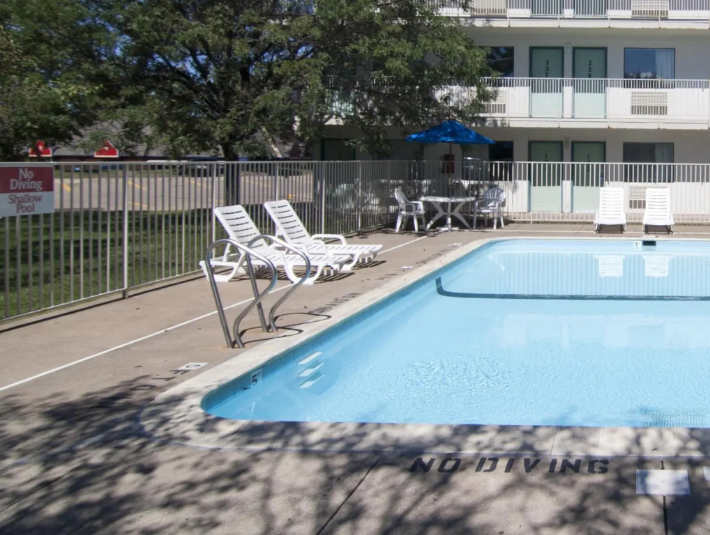 Motel 6-Roseville, MN - Minneapolis North
