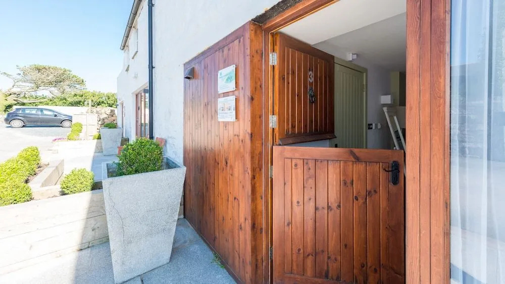 Saddle and Stable Rooms