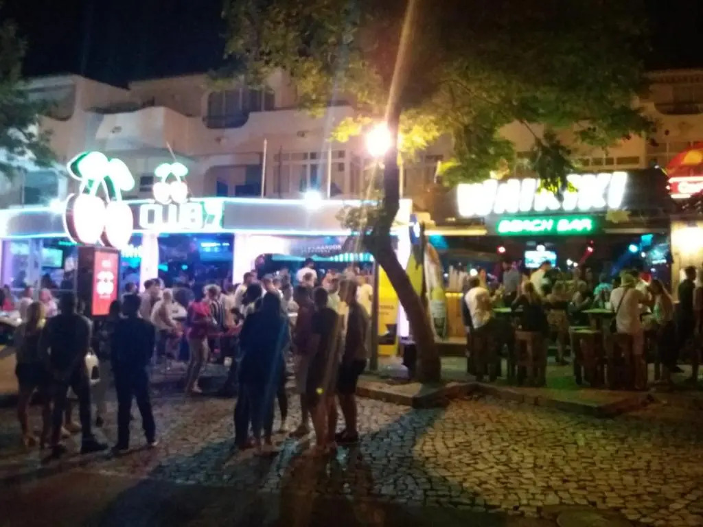 Beach Oura and Bars