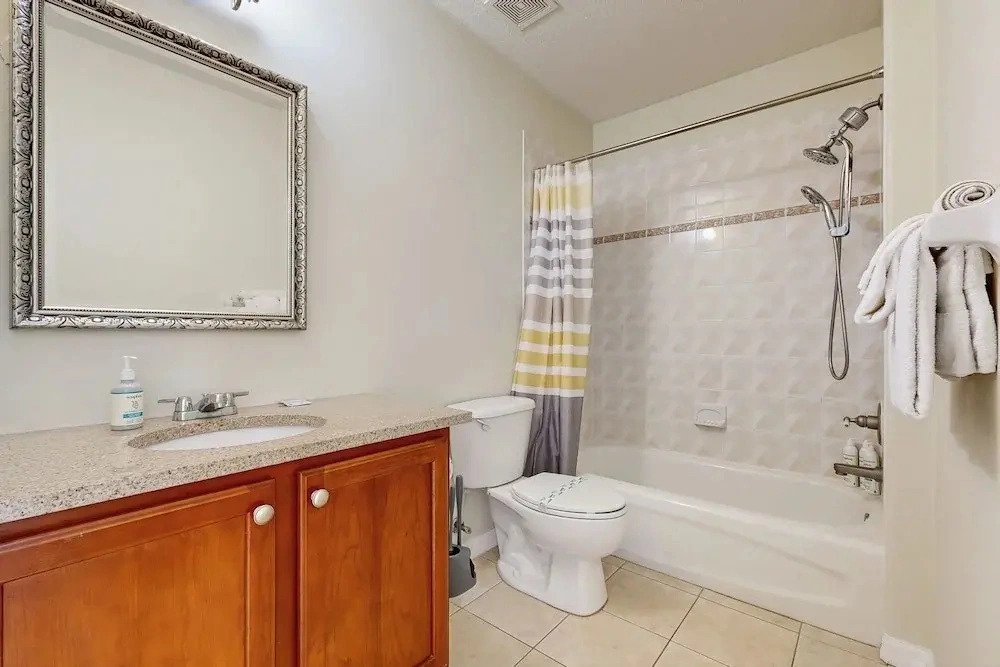 Spacious Townhouse With Private Balcony, Waterview, Pool and Wifi