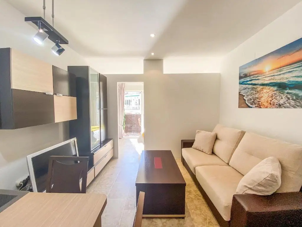 ¡Relax, terraza y wifi! A 50m de la playa