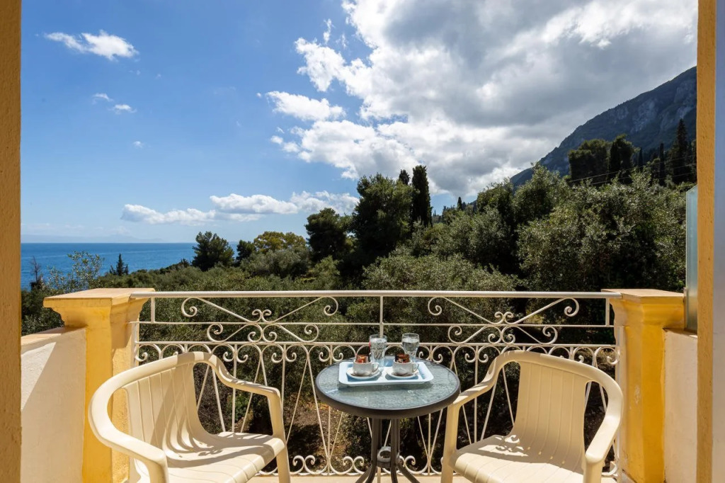 Alexandros Apartments