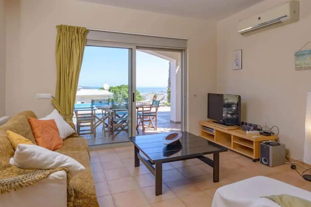 2 Bedroom Villa, Pool, Sea Views, Agios Nikolaos,