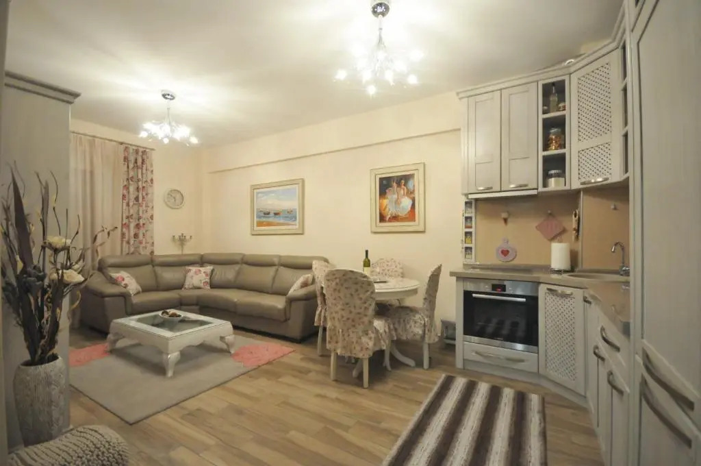 Lux Apartments MMS