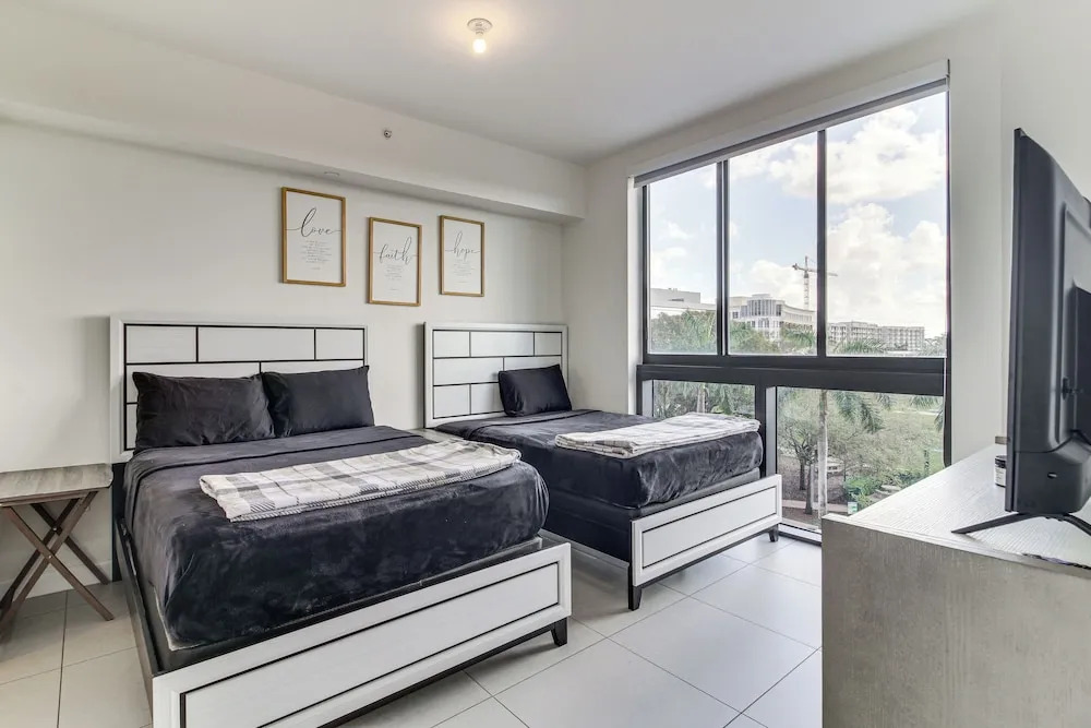 Steps to Dtwn Doral Park: Modern Group Retreat