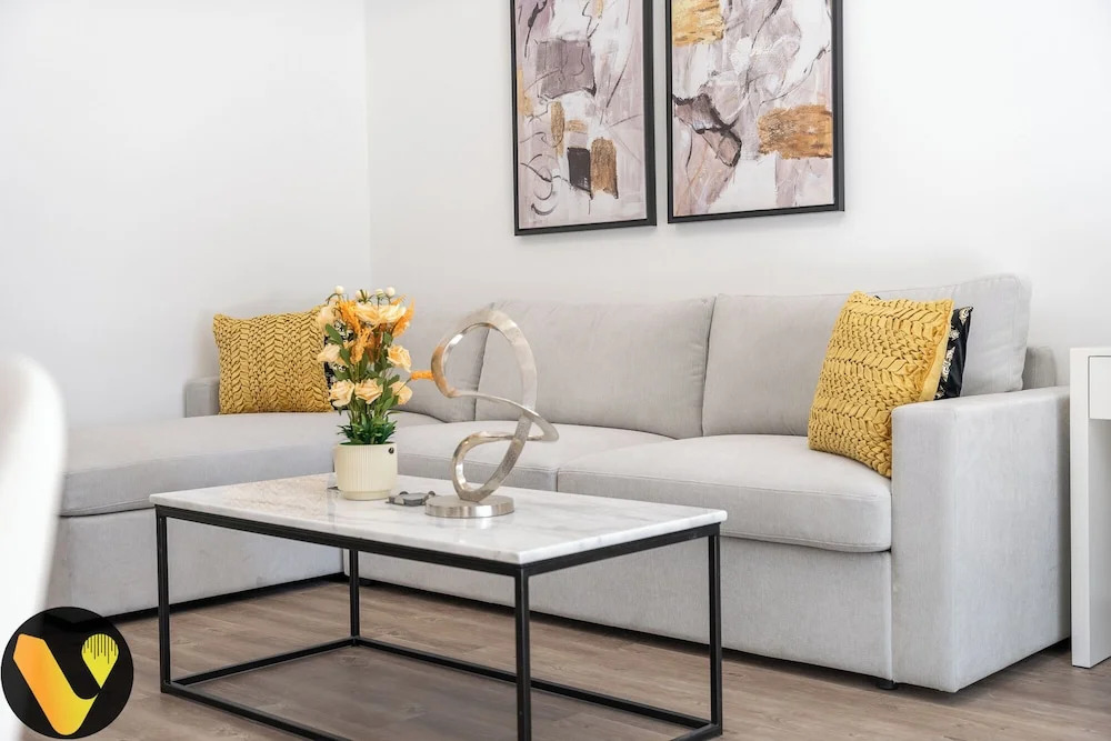 Vogue Vacation Homes, Springs Emirates Living near The Springs Souk, JBR, Marina, Mall of the Emirates, Spacious Villa with Garden and access to Lake and all Amenities in the Community