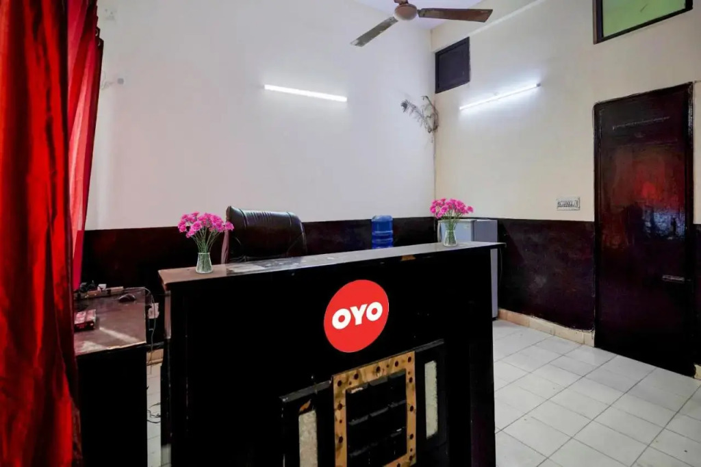 OYO Flagship 70083 Premium Hotel