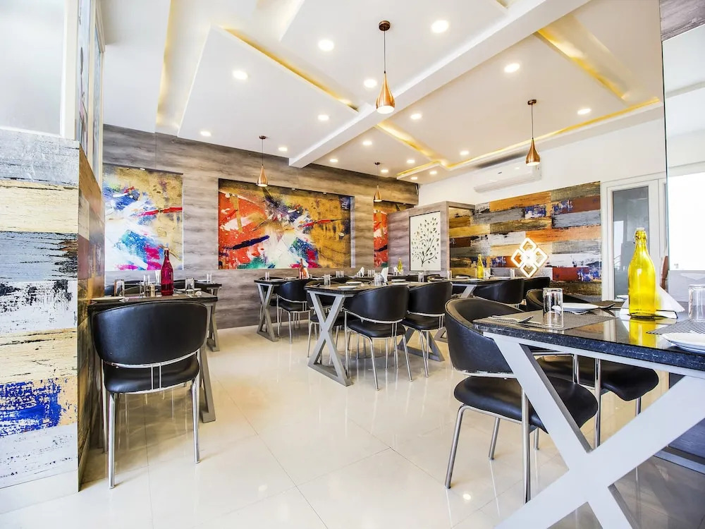FabHotel Luxurs Gopalpura