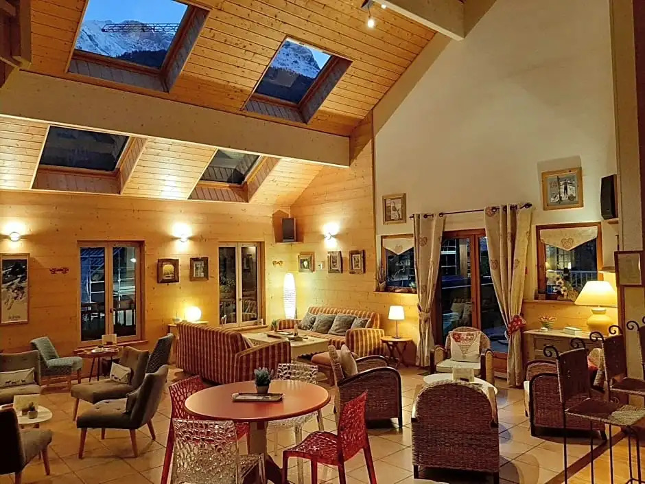 Mountain Lodge in Alps-chez Philippe, Panoramic-Village, Renting, view over Glaciers