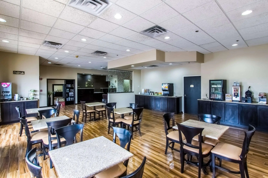 Quality Inn & Suites Moline Airport