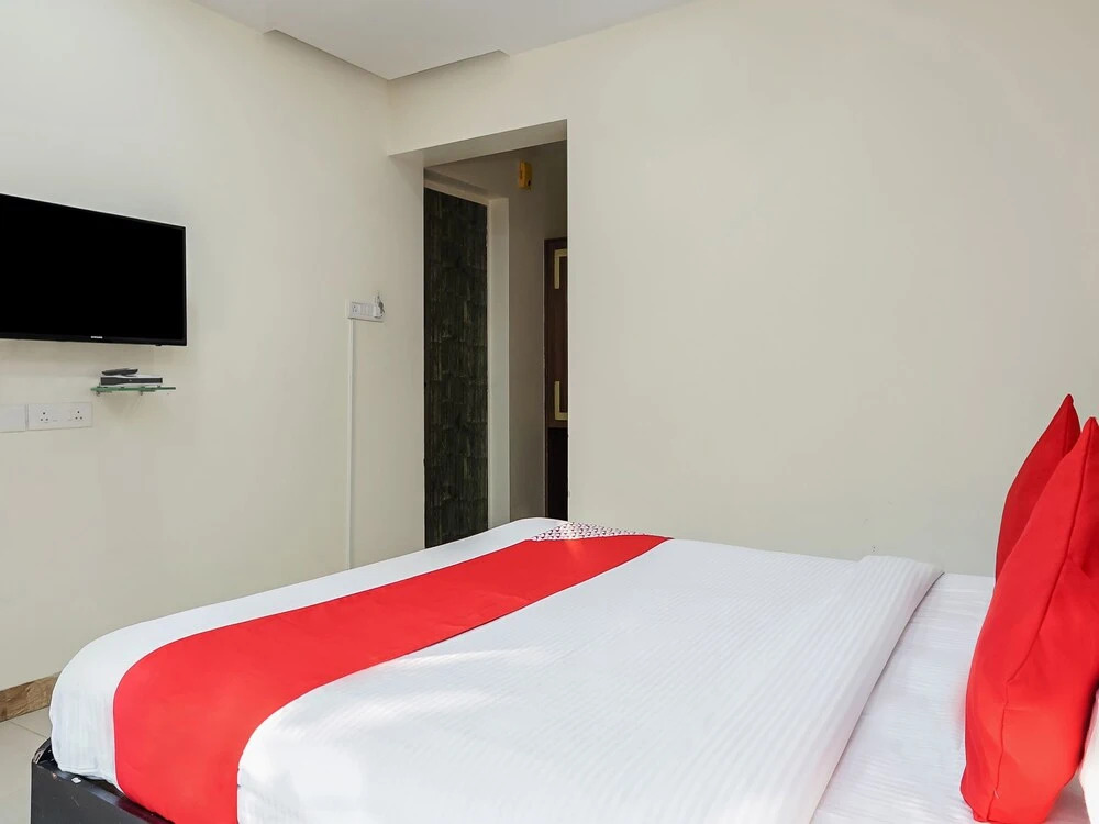 OYO Flagship 23096 Laxmi Residency