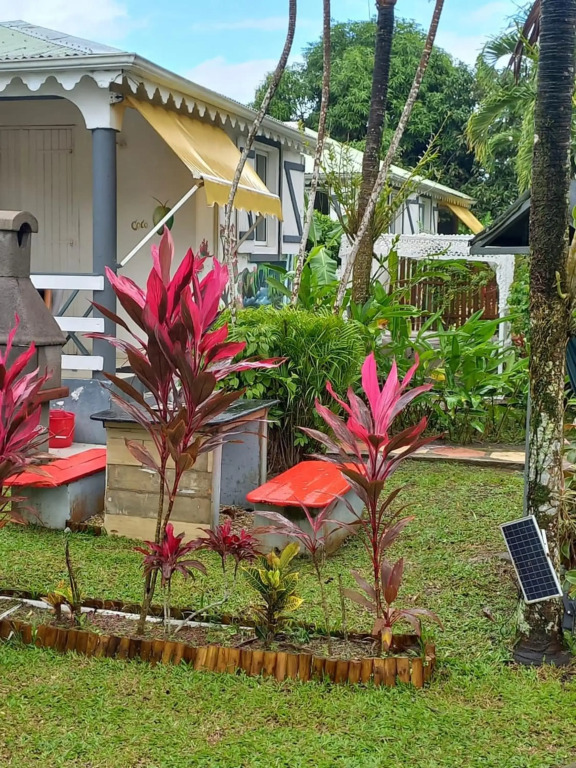Bungalow charmant à Sainte-Rose avec piscine partagée