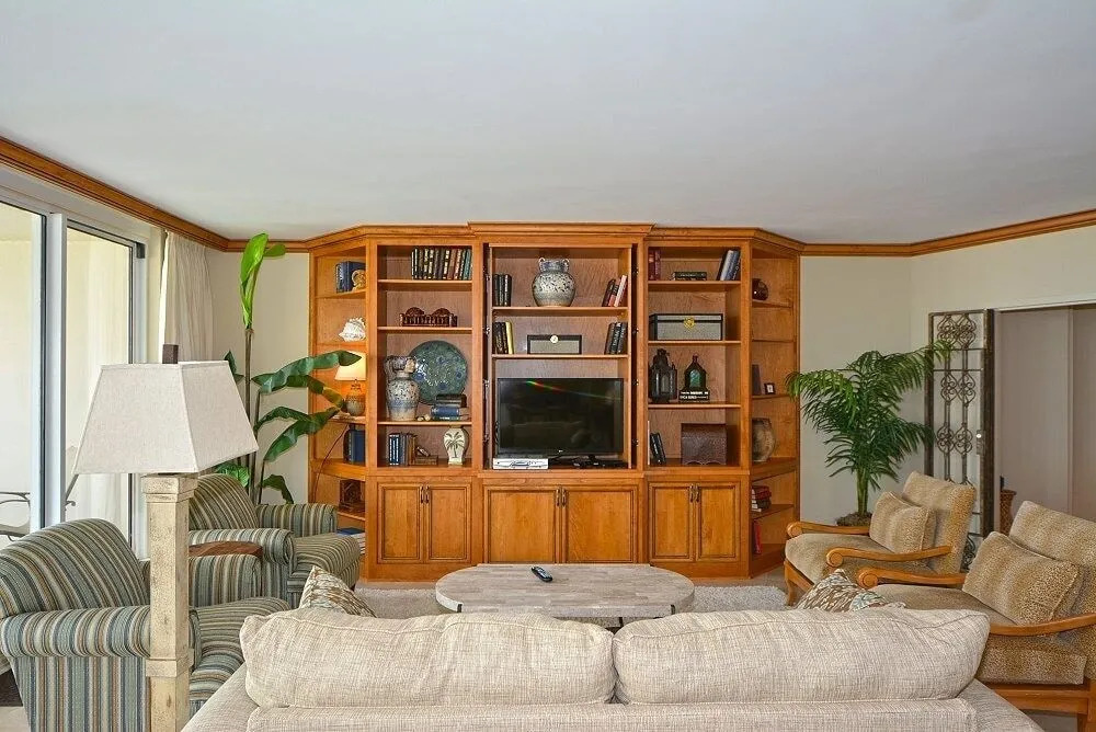 The Gem - 3 Br condo by RedAwning