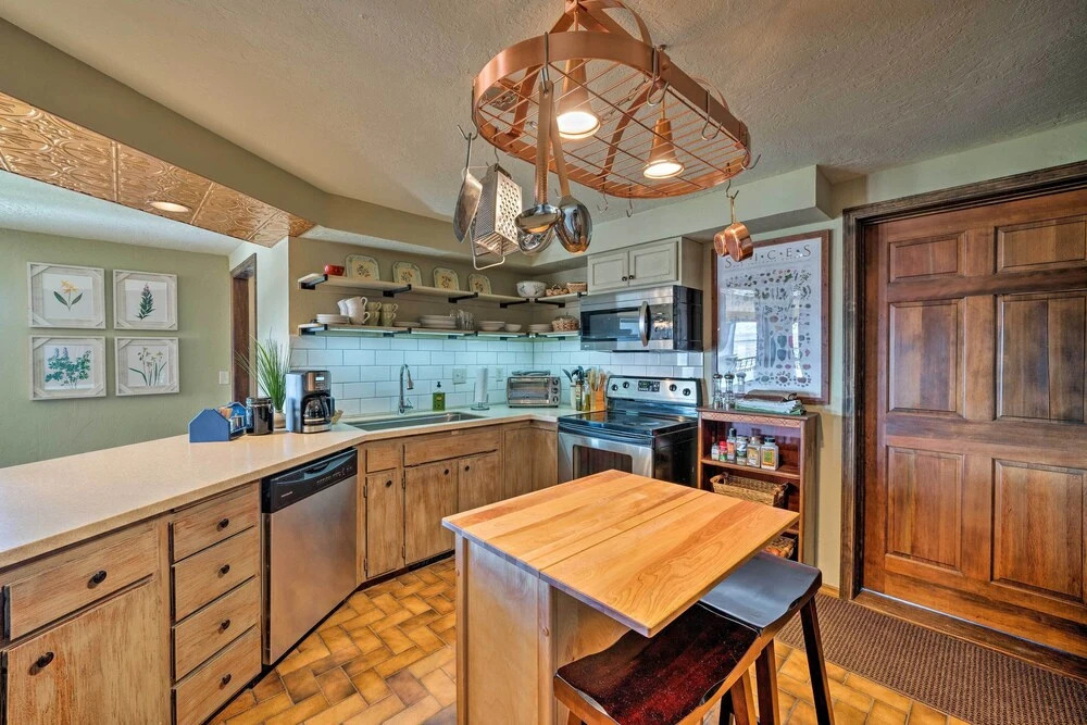 Bozeman Home on 11 Acres w/ Mountain Views!