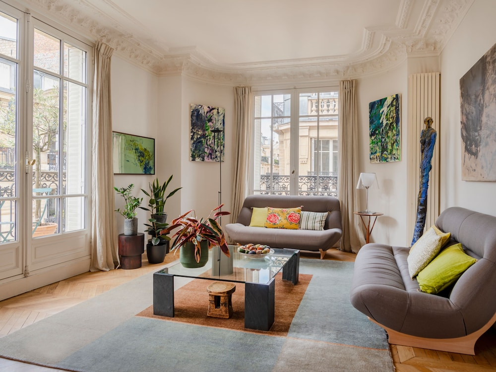 Paris Eugène Design Residence