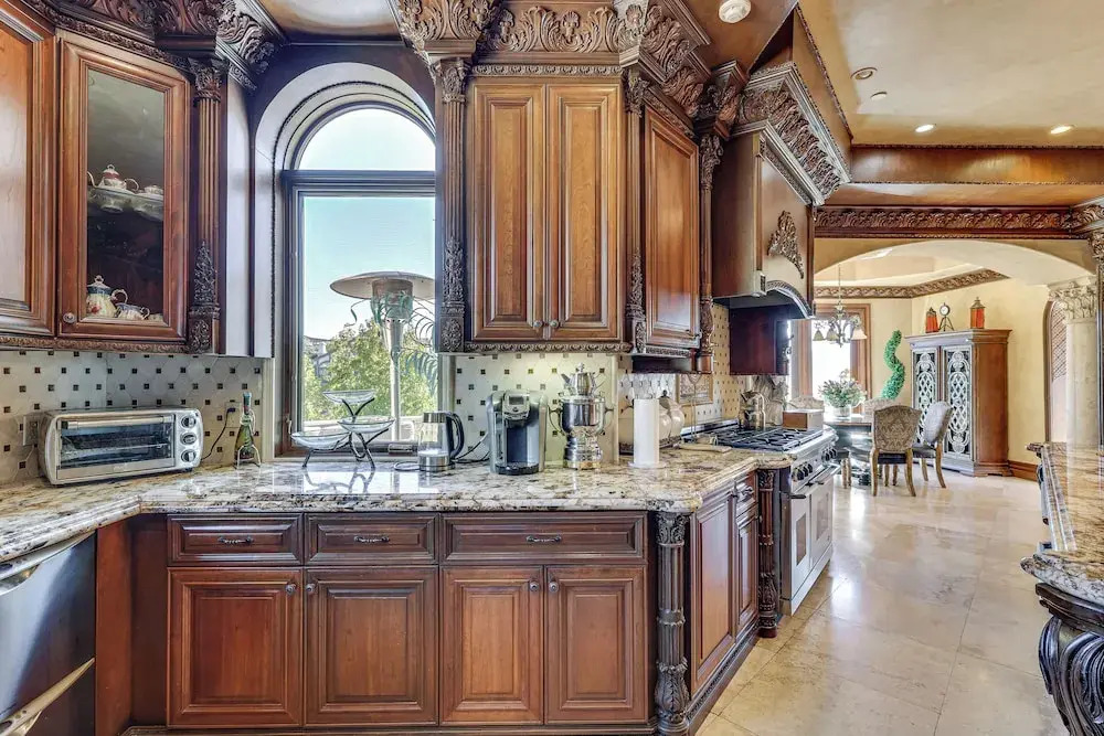 Grand 9,000-sq-ft Estate! Luxurious Socal Getaway