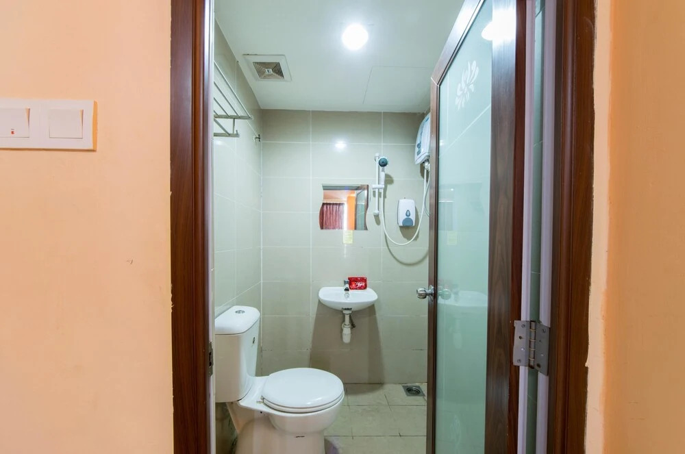 OYO 137 1st Centro Hotel