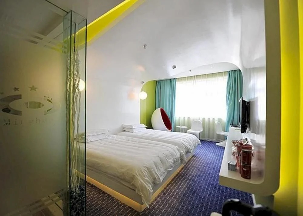 Minghao Fashion Hotel (Xianju Passenger Transport Center)