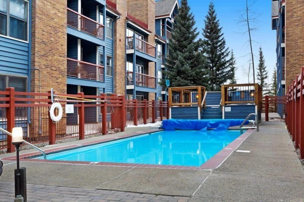 2 Bedroom Ski in Condo Only One Block From Historic Downtown, Shopping, Restaurants and Entertainment