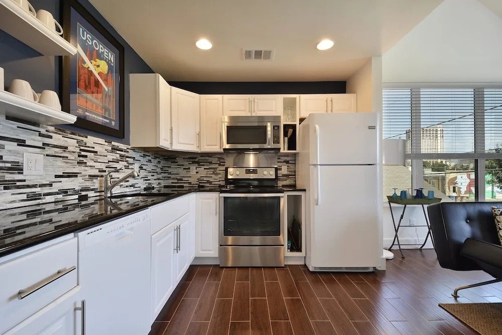 1BR Newly Built East Downtown Austin Apartment by RedAwning