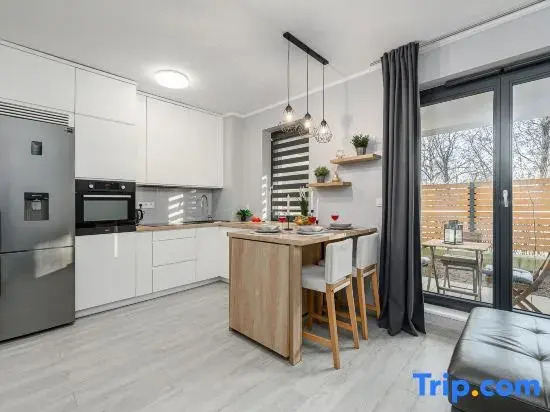 Lumina 3-room apartment near the train station