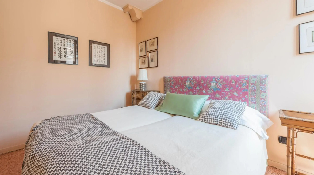 Stylish Renovated Apartment In The Heart Of The City