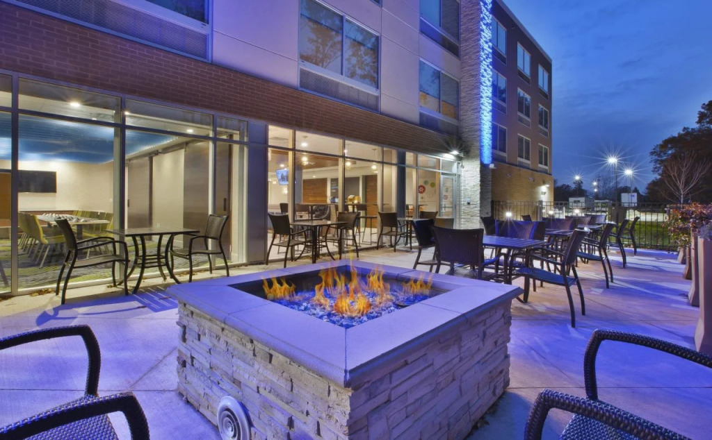 Candlewood Suites Grand Rapids Airport by IHG