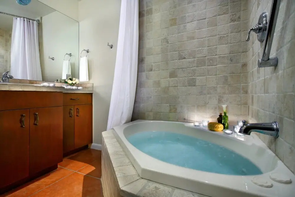 AZ Oasis! Heated Pool & Spa - Sport Court & Putting Greens Pool Table & Games!