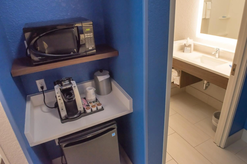 Holiday Inn Express & Suites - Warsaw - E Center by IHG