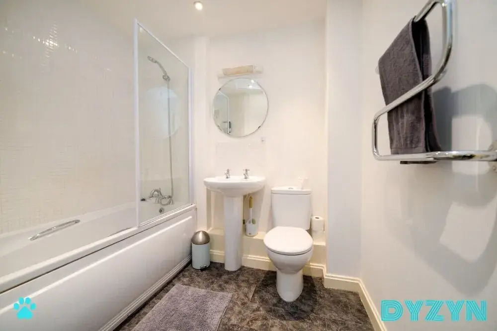 Dyzyn Living B2B Stays Secure Parking Great Location
