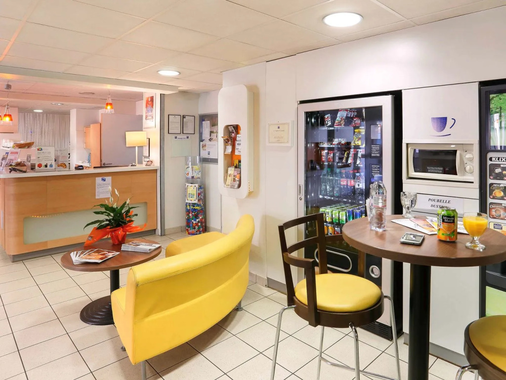 First Inn Hotel